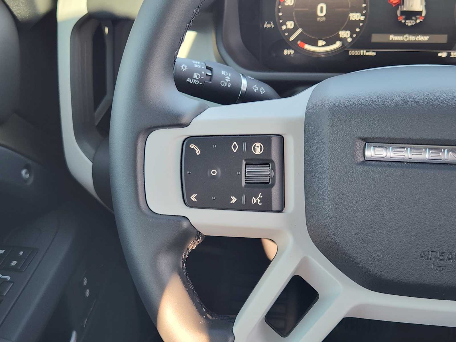 2025 Land Rover Defender 110 S photo 29