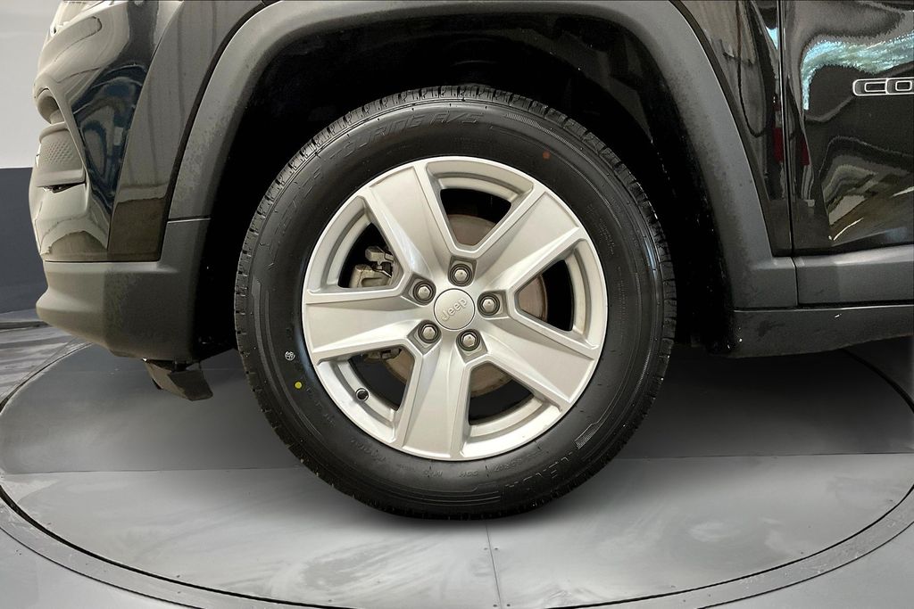 2022 Jeep Compass Latitude photo 9