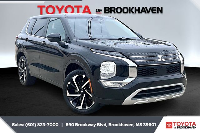 2024 Mitsubishi Outlander SE's photo