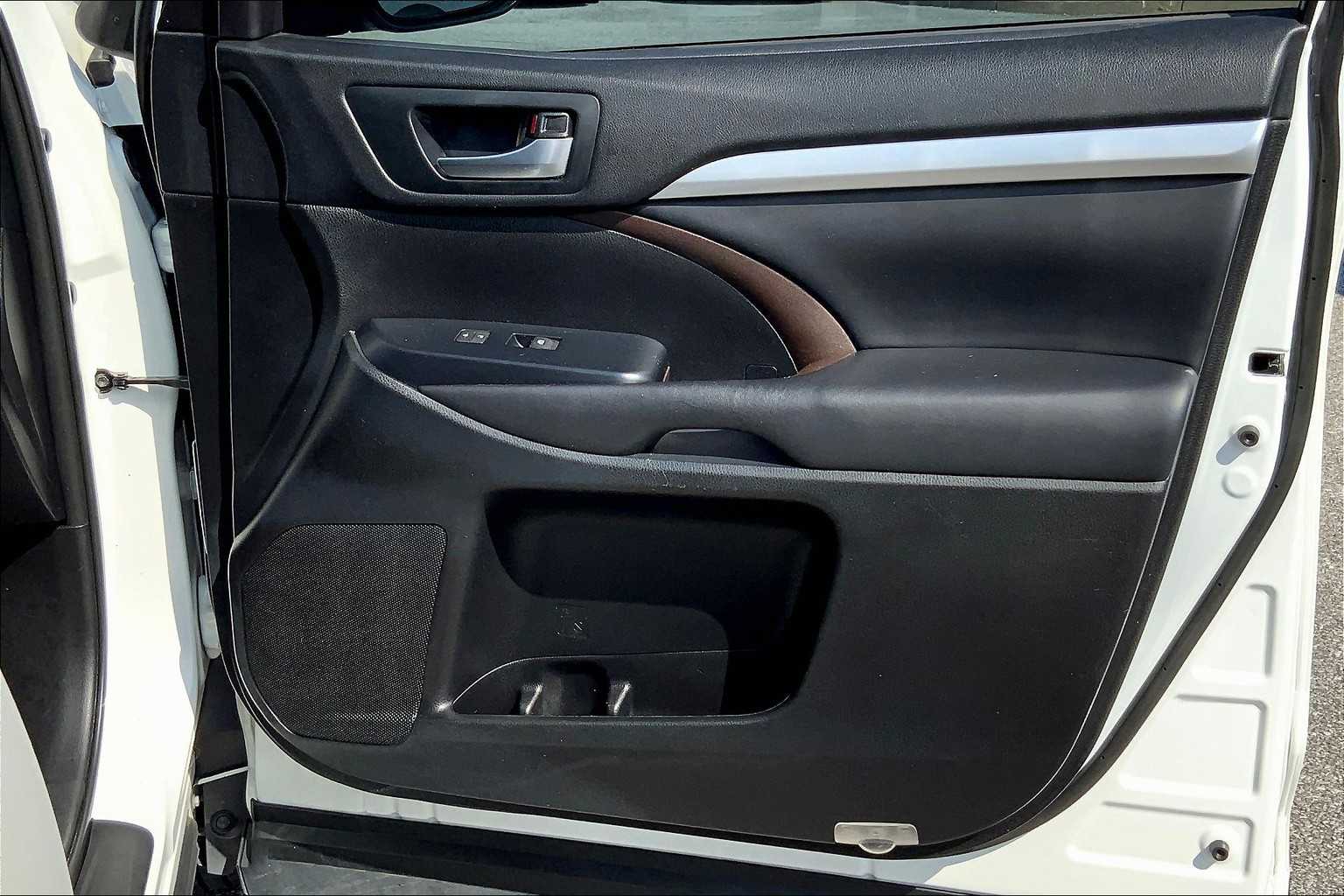 2019 Toyota Highlander XLE photo 17