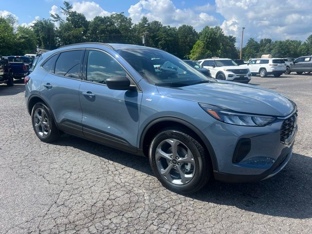 2025 Ford Escape ST-Line photo 2