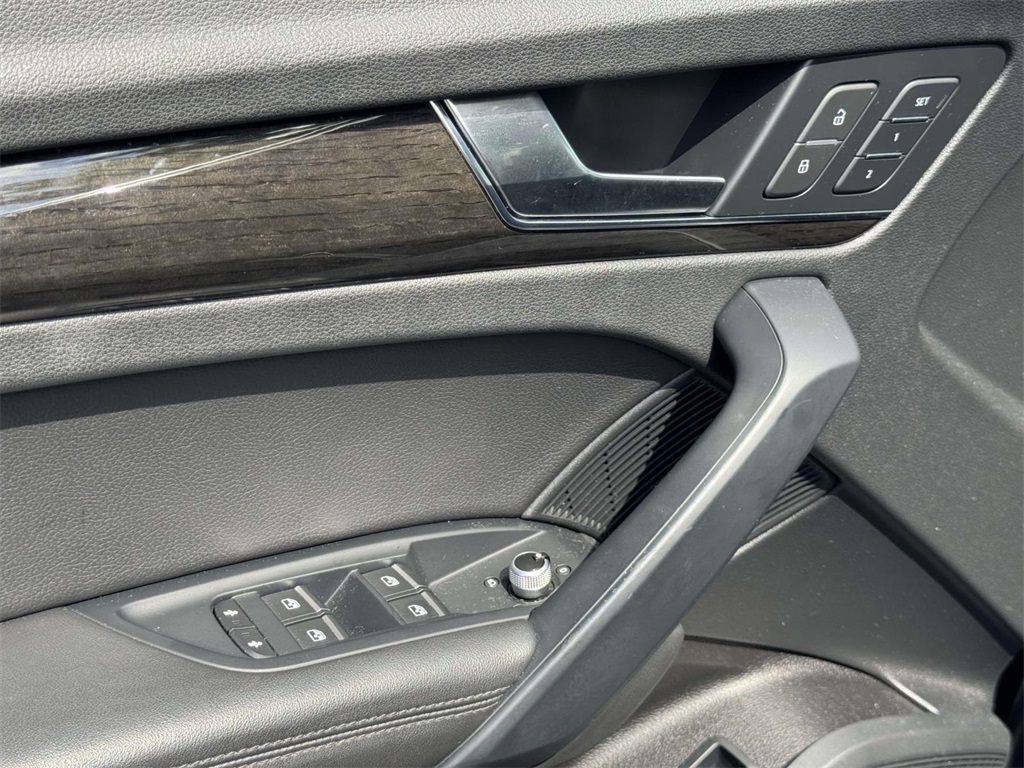 2020 Audi Q5 45 Premium Plus photo 26