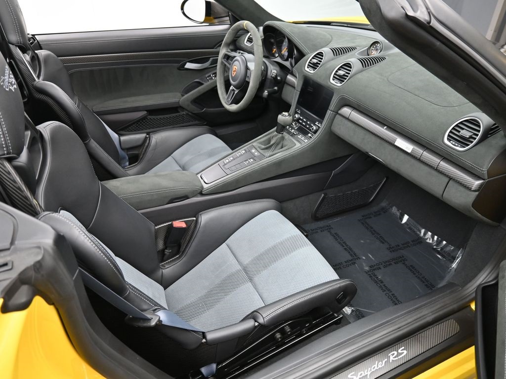 2024 Porsche Boxster Spyder photo 7