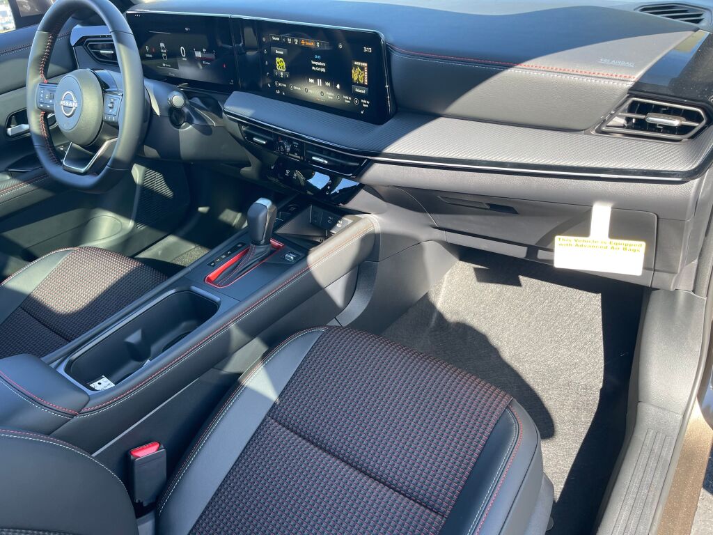2026 Nissan Kicks SR photo 15