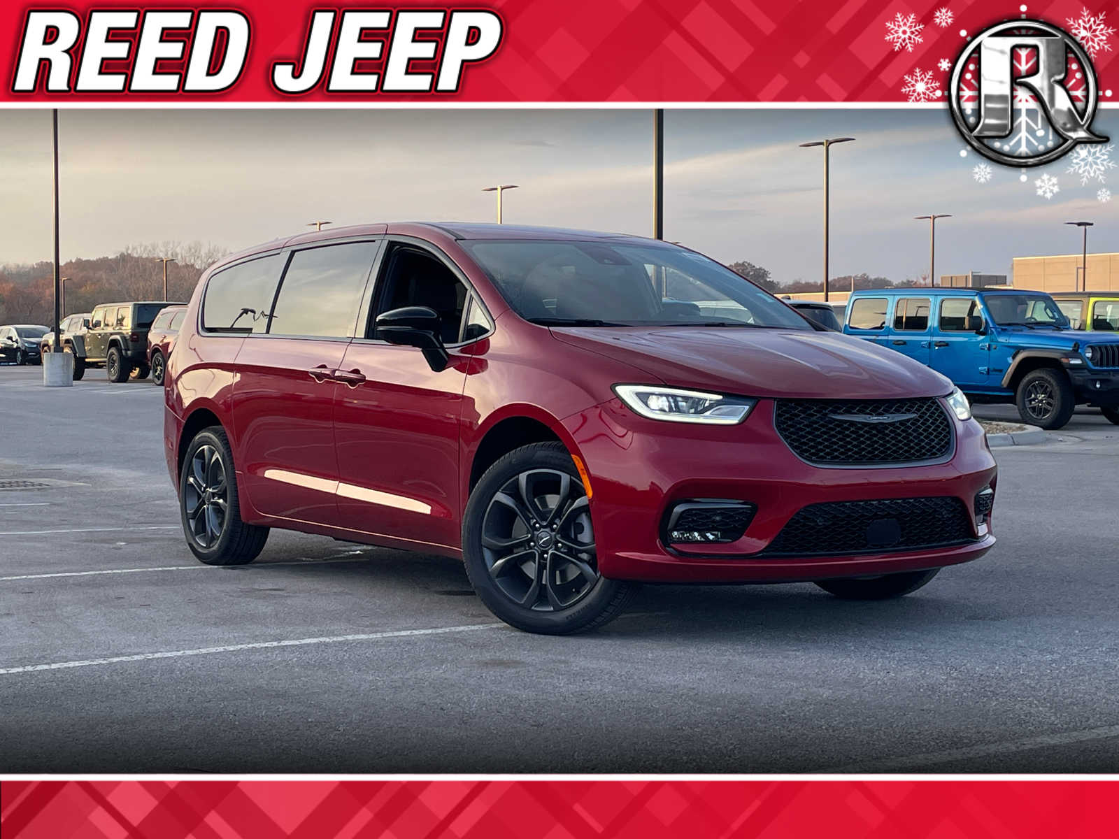 2026 Chrysler Pacifica Select's photo