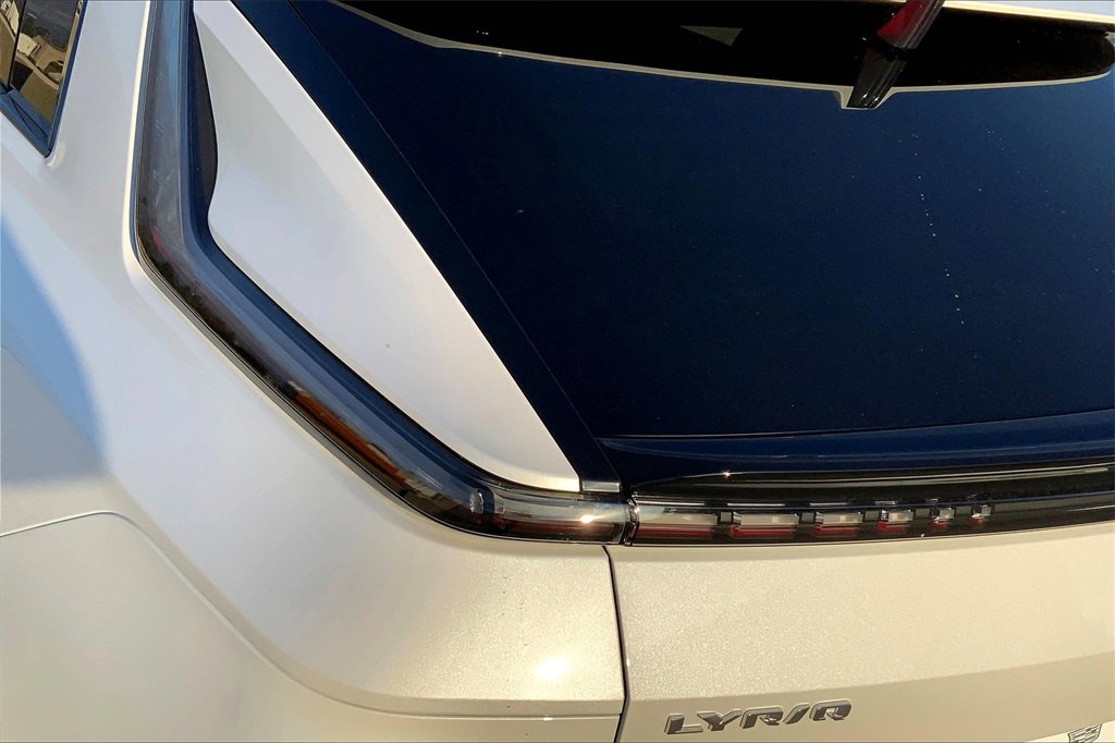 2025 Cadillac Lyriq Luxury photo 14