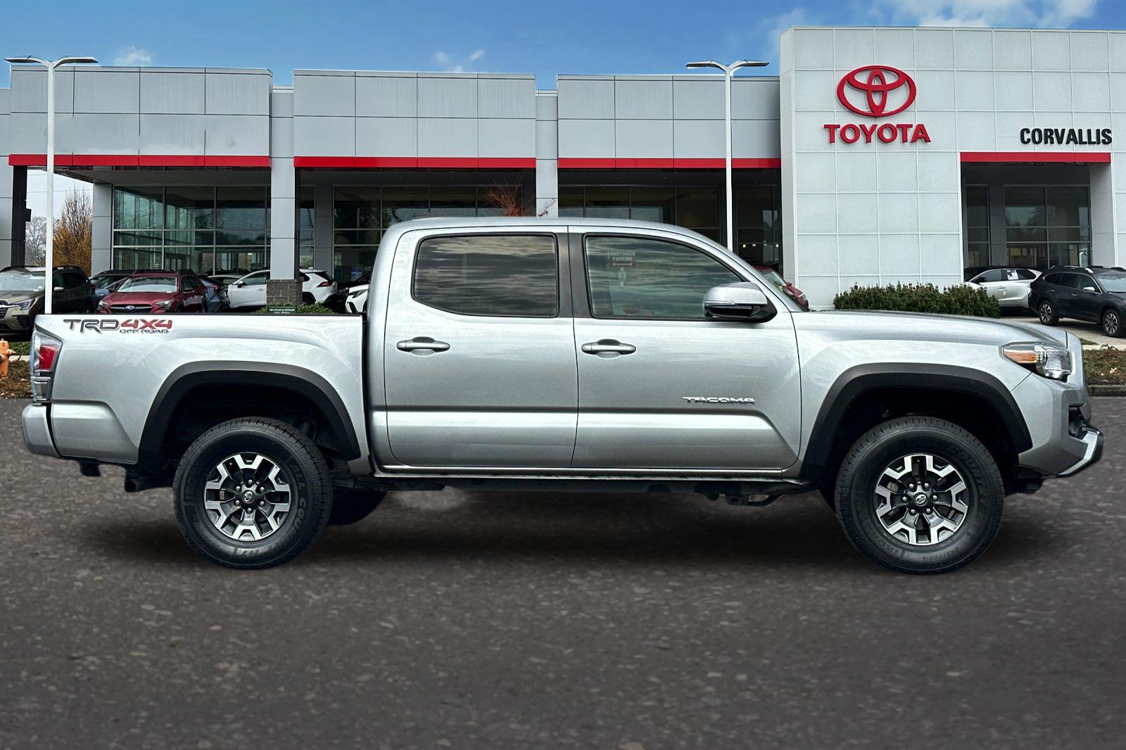 2023 Toyota Tacoma TRD Off-Road photo 2