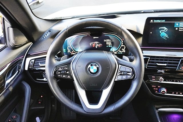 Used 2023 White BMW 530e iPerformance image 19