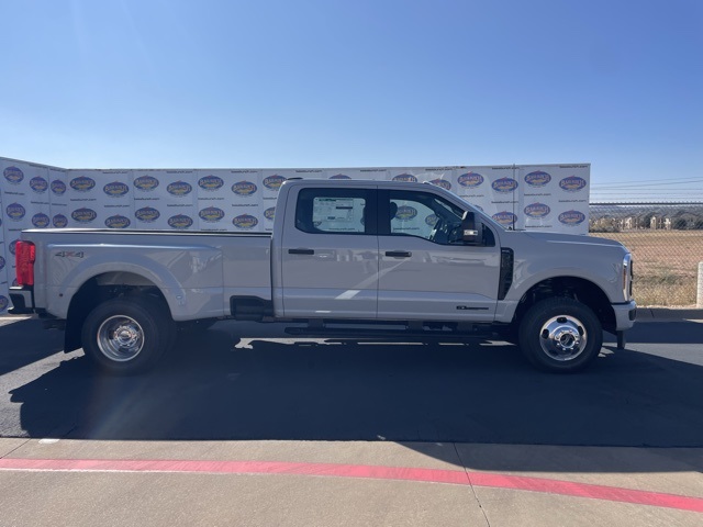 2026 Ford F-350 Super Duty XL's photo