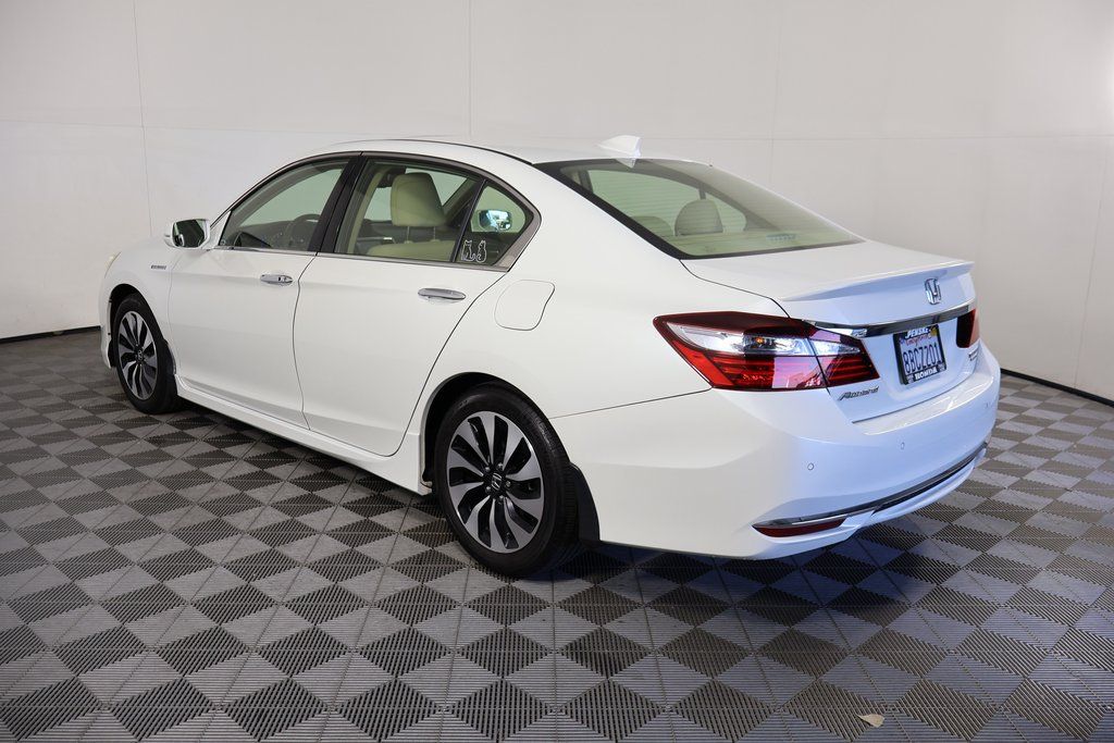 2017 Honda Accord Hybrid Touring photo 3