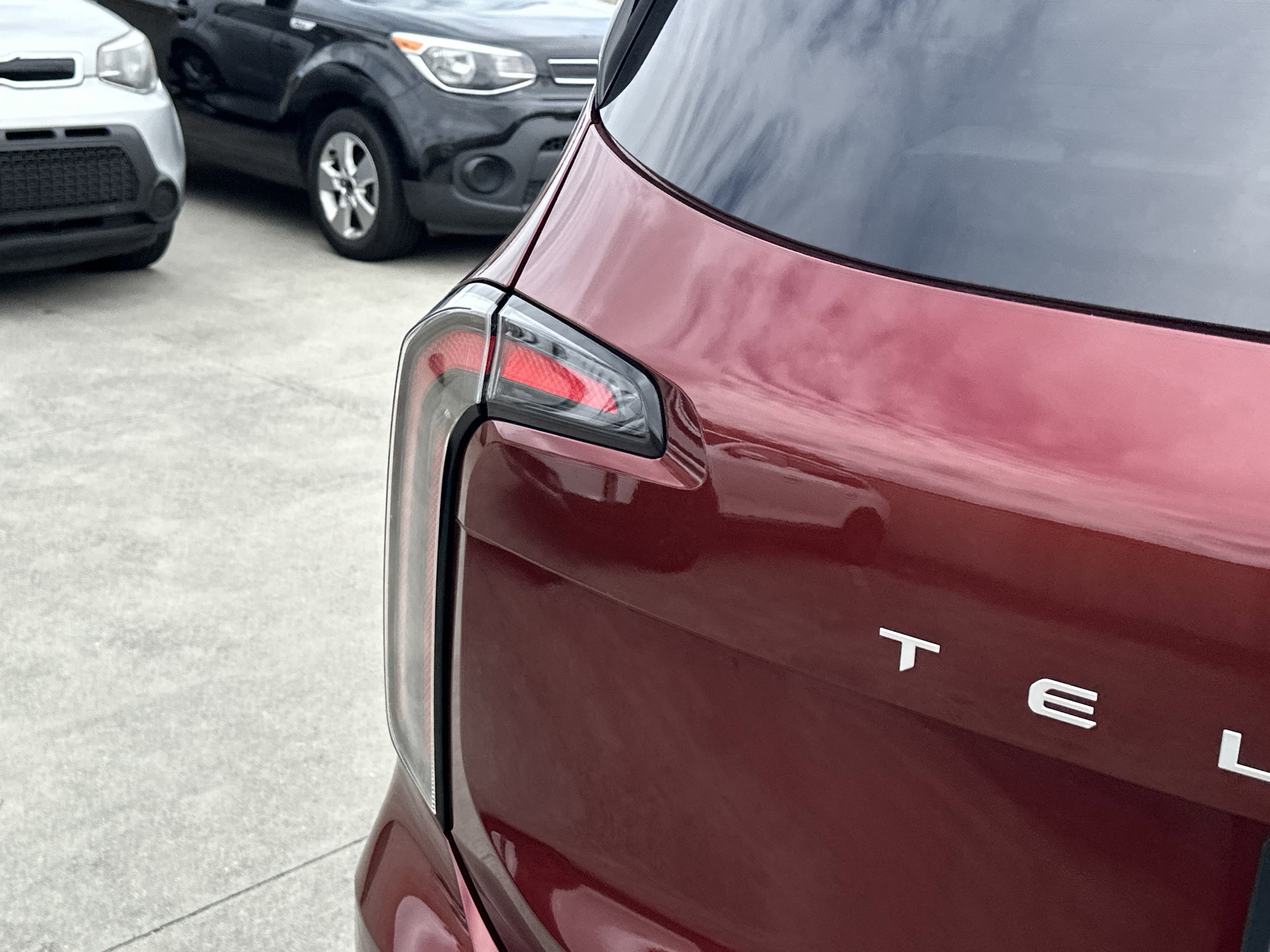 2024 Kia Telluride SX photo 2