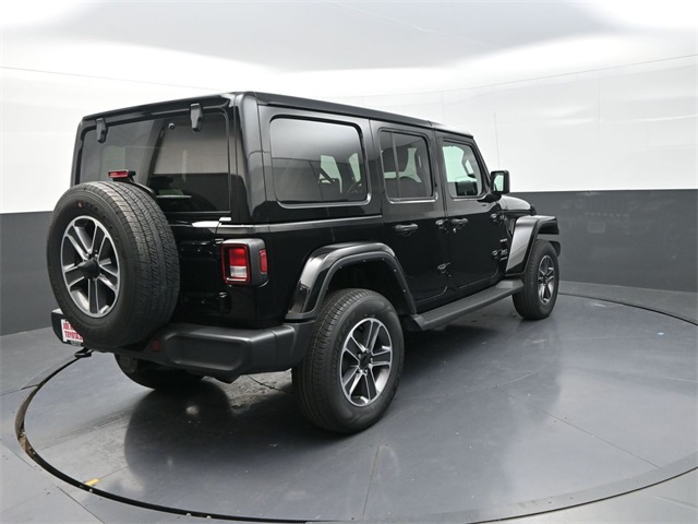 2023 Jeep Wrangler Sahara photo 5