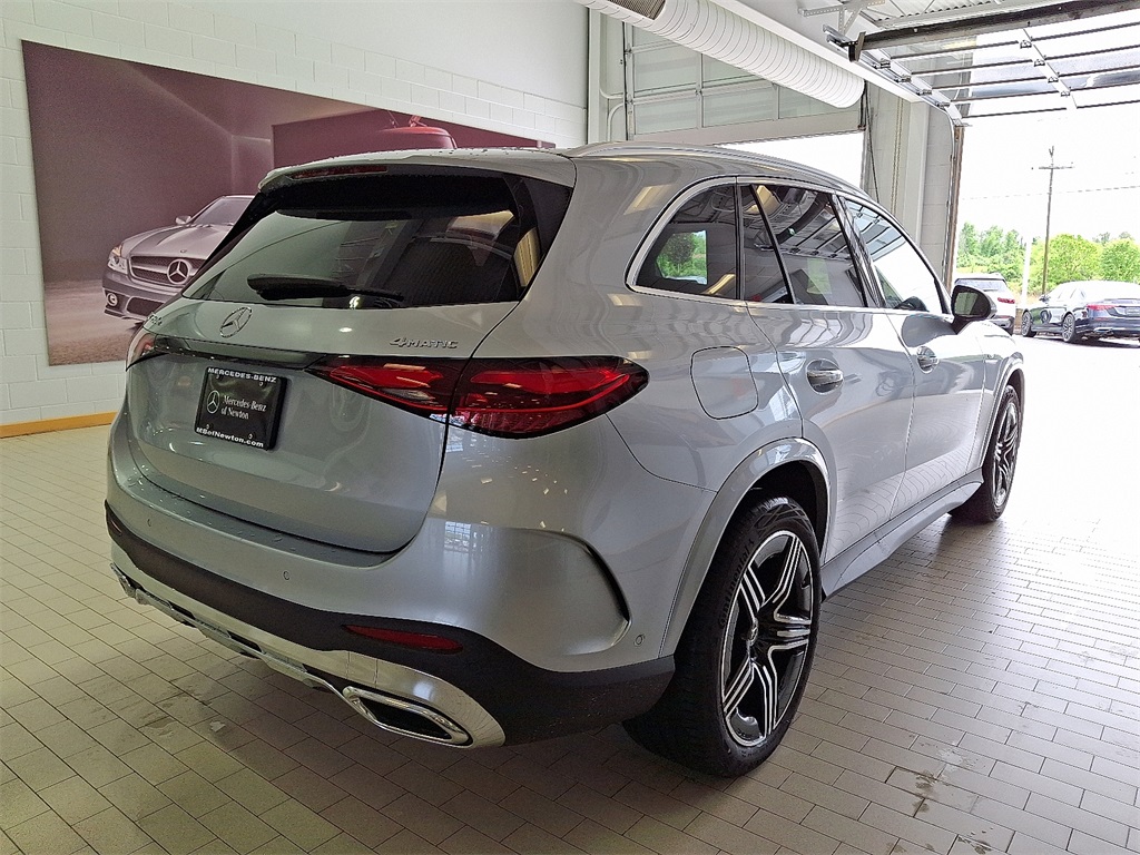 2025 Mercedes Benz GLC 350e 4MATIC photo 3