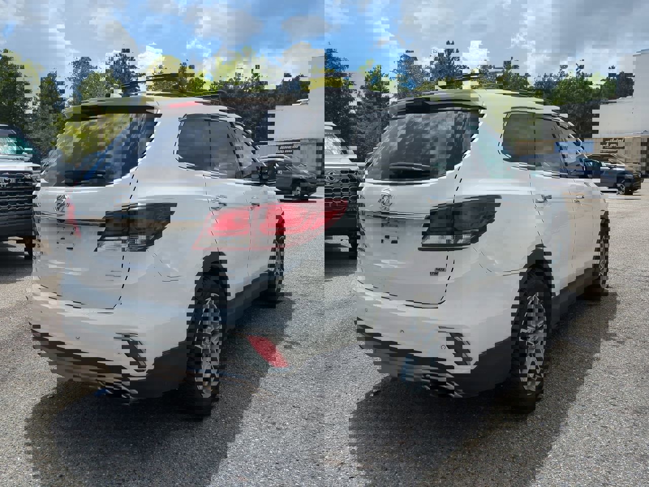 2017 Hyundai Santa Fe SE Ultimate photo 3