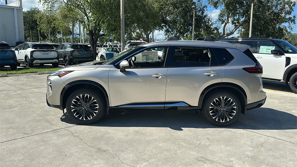 2026 Nissan Rogue Platinum photo 3