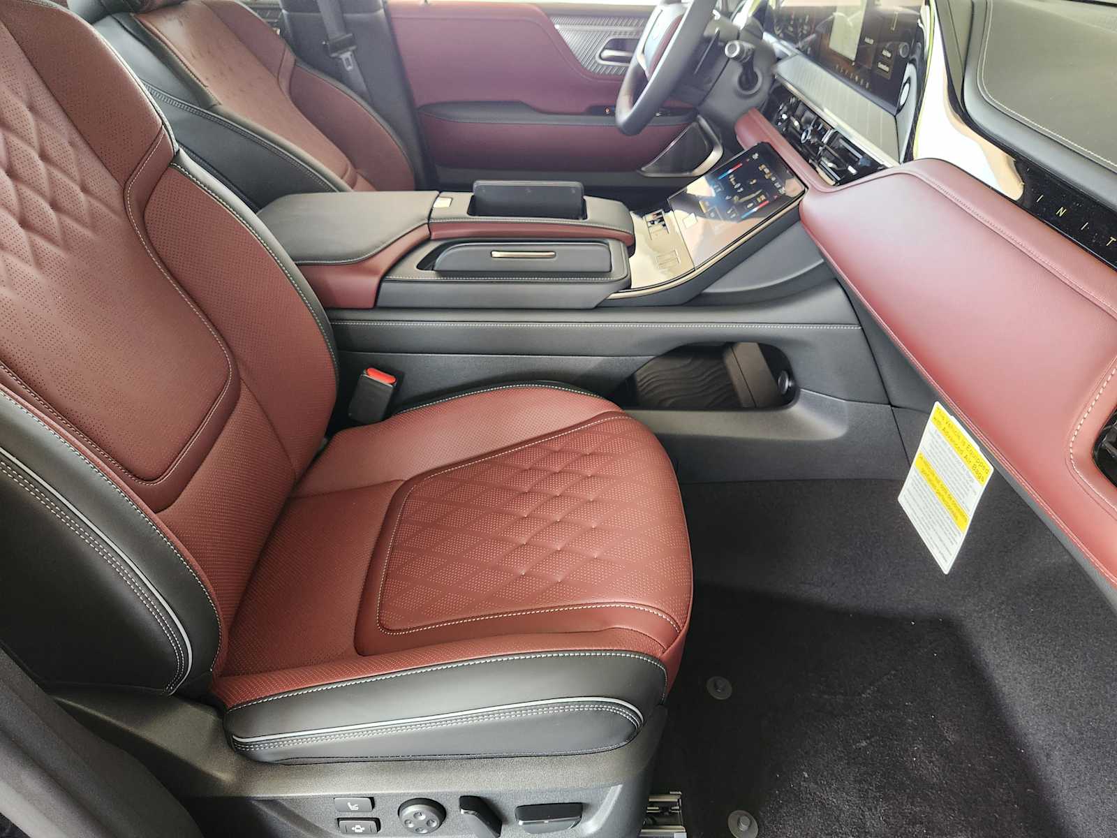 2025 Infiniti QX80 photo 9