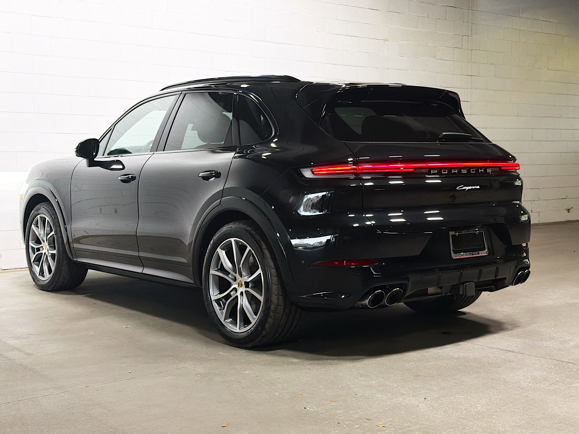 2025 Porsche Cayenne photo 2