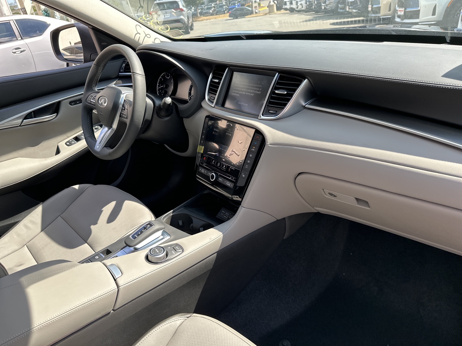 2025 Infiniti QX50 Luxe AWD photo 10