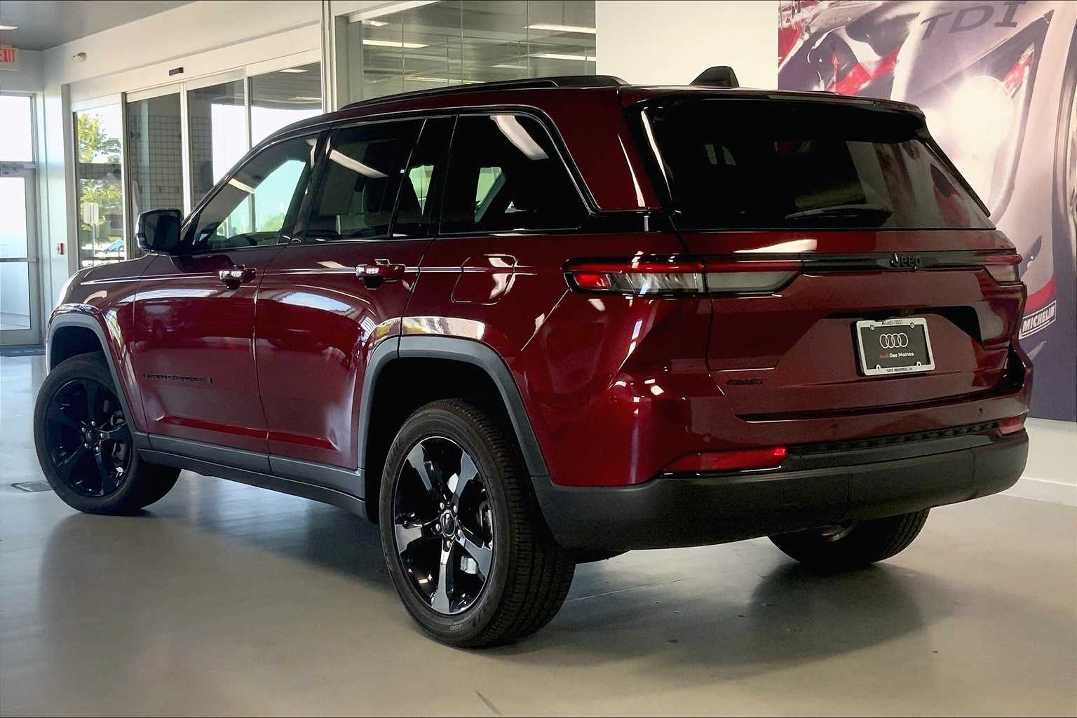 2023 Jeep Grand Cherokee Altitude photo 4