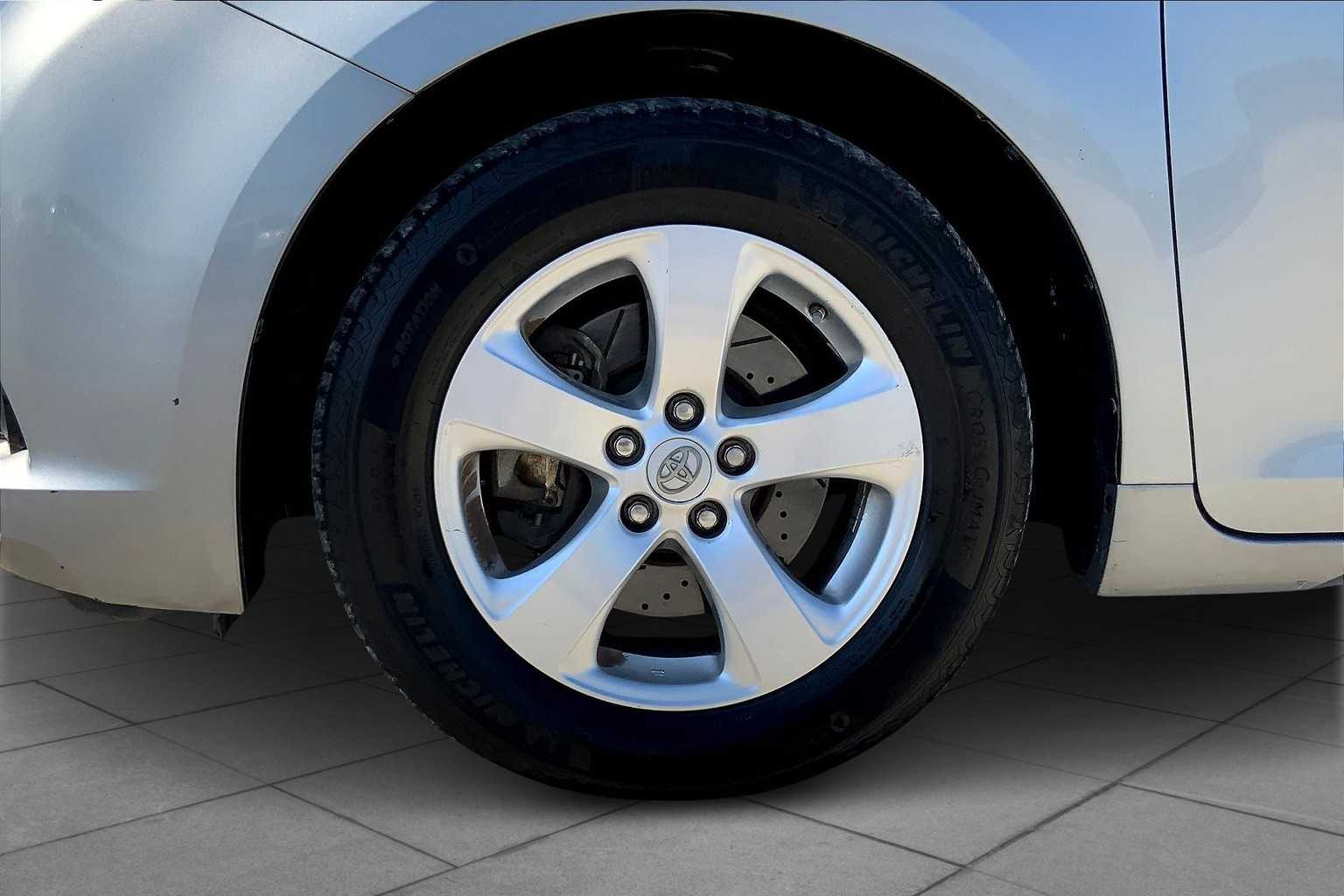 2017 Toyota Sienna LE photo 10