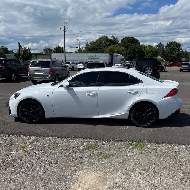 2020 Lexus IS 300 F SPORT photo 3