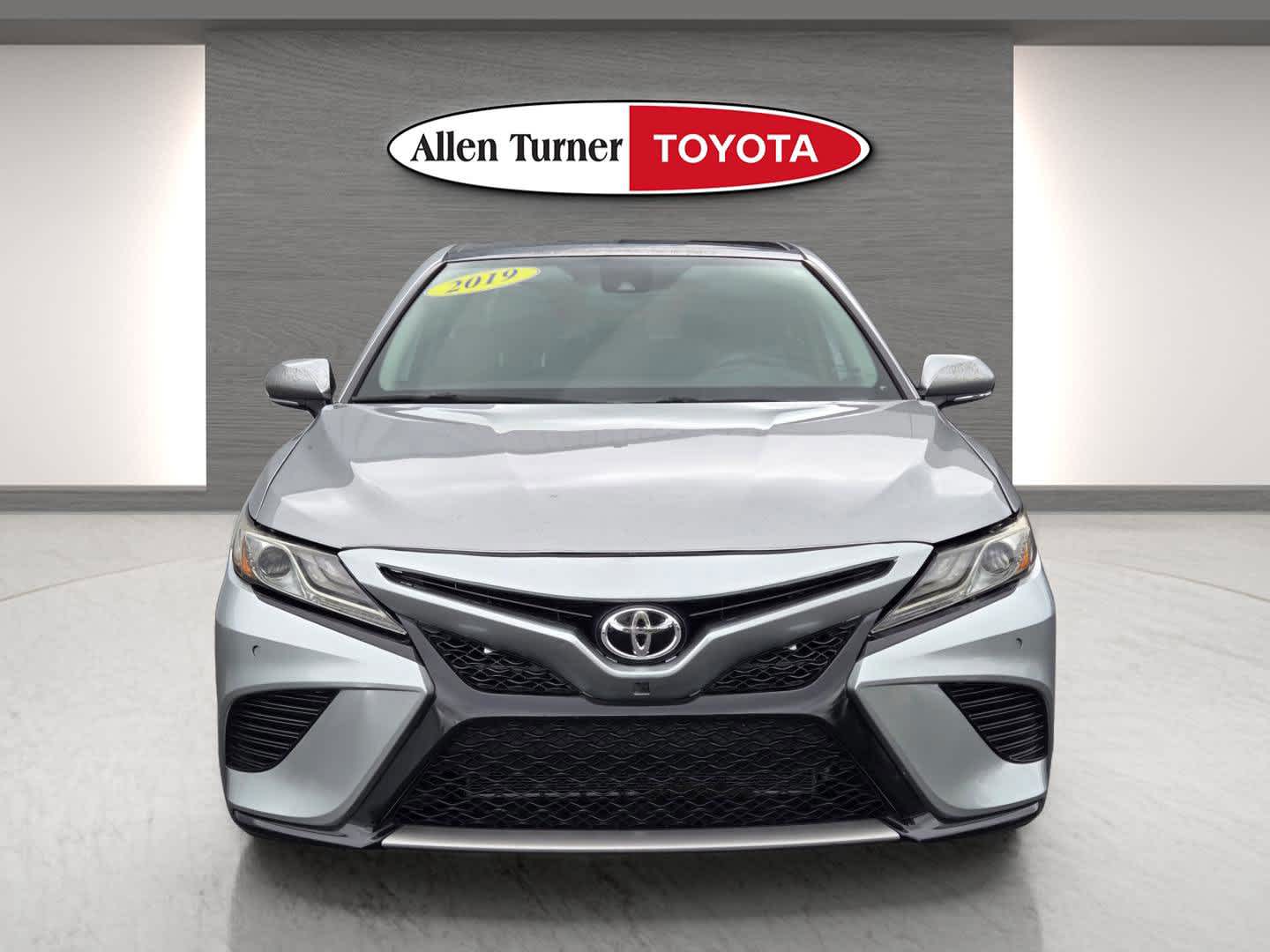 2019 Toyota Camry XSE photo 4
