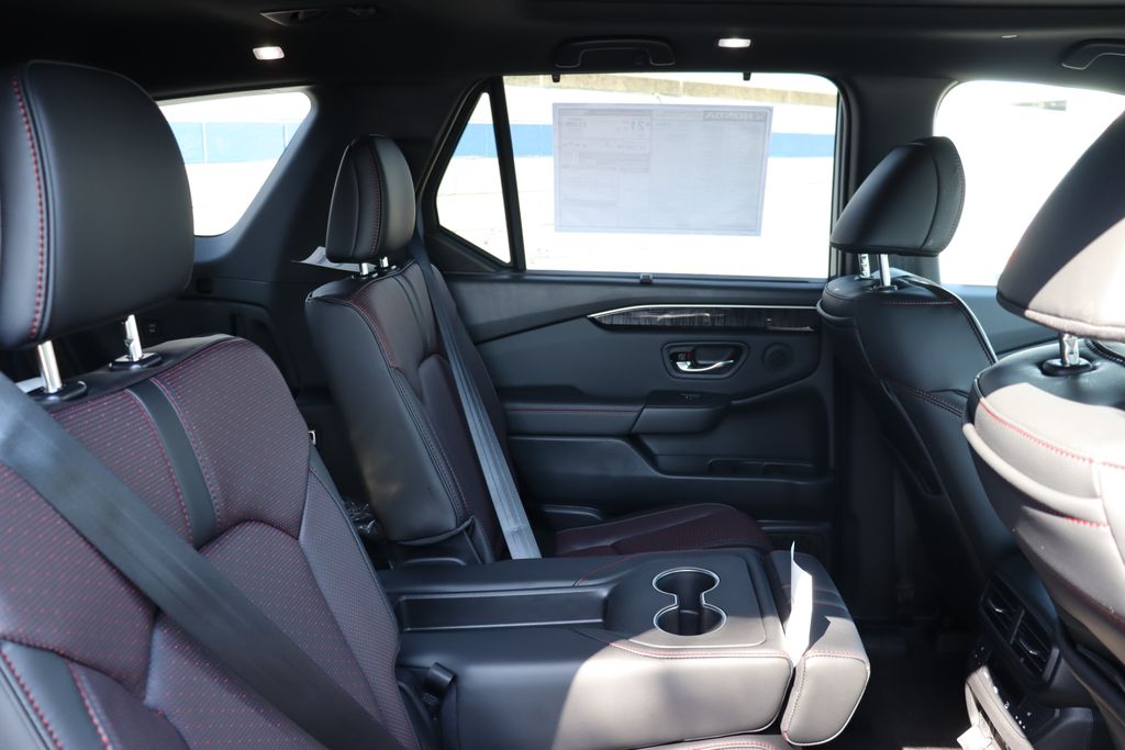 2025 Honda Pilot Black Edition photo 16