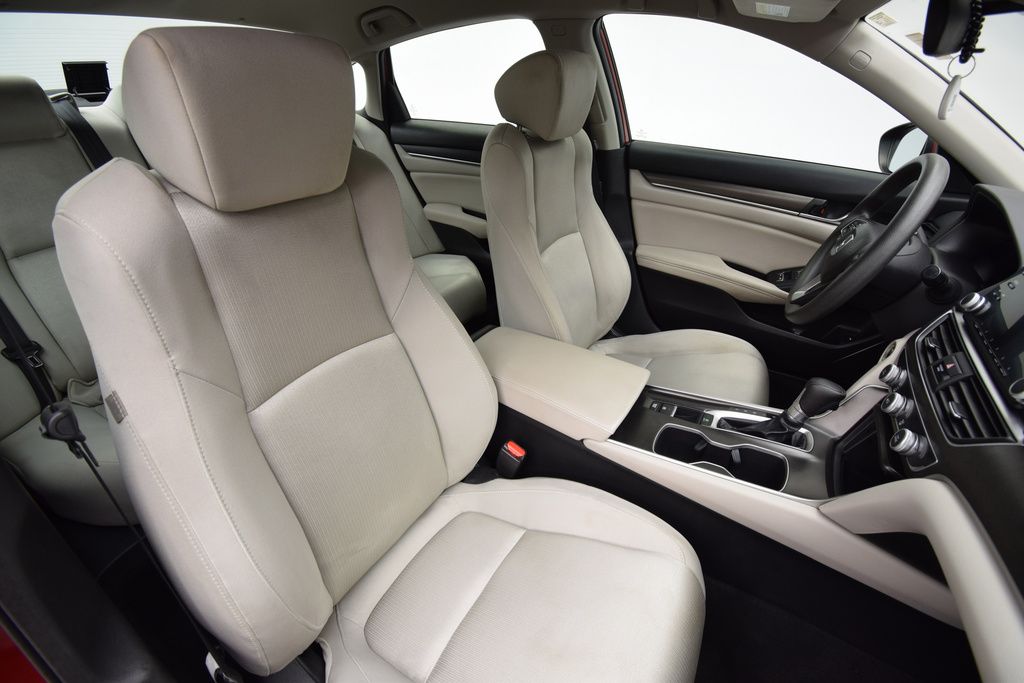 2018 Honda Accord LX photo 11