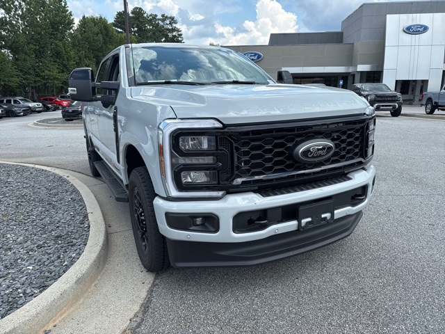 2025 Ford F-350 photo 3