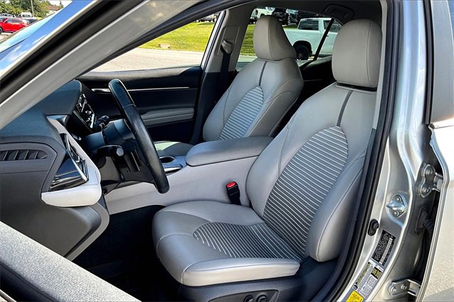 2022 Toyota Camry SE photo 10