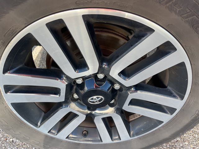 2019 Toyota 4Runner SR5 4WD photo 9