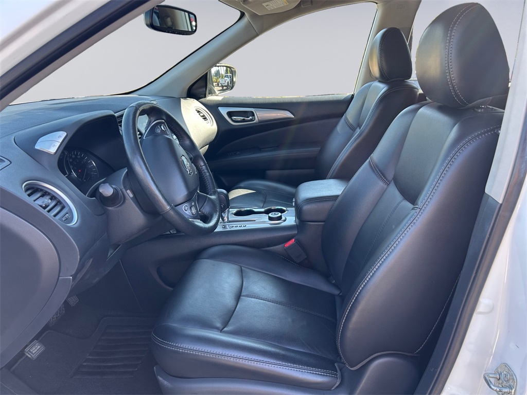 2019 Nissan Pathfinder SL photo 9