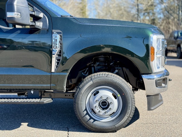 2025 Ford F-350 XL photo 2