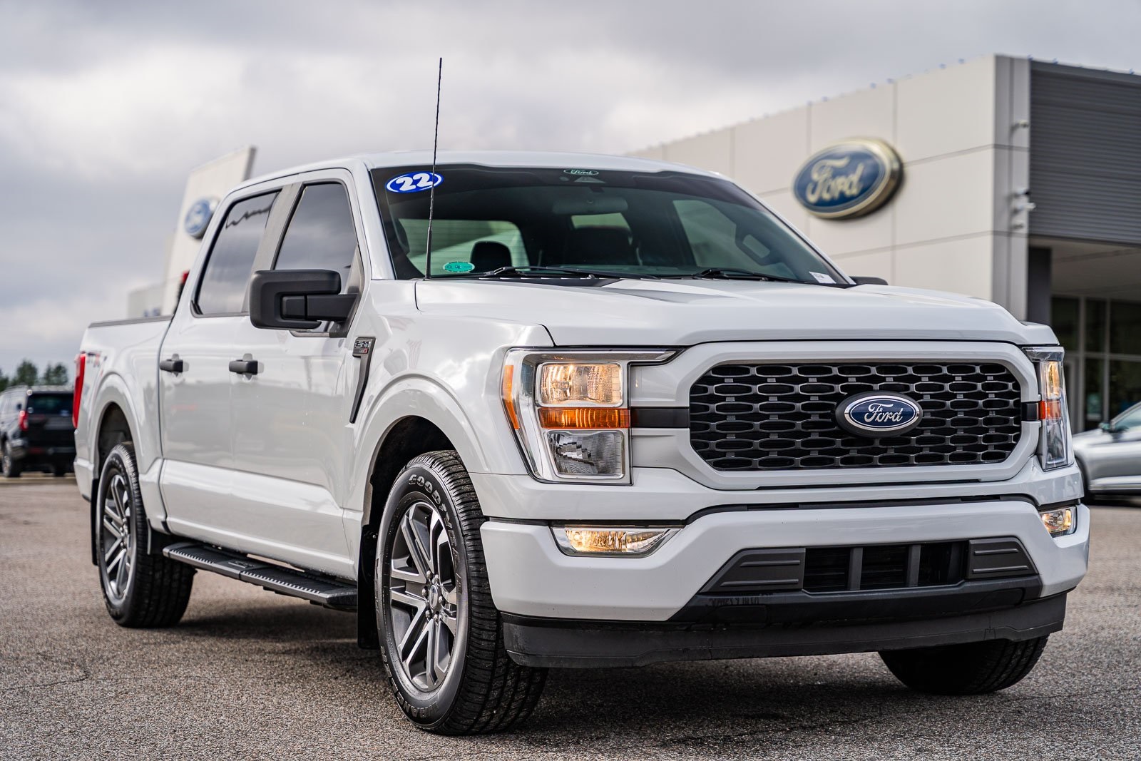 2022 Ford F-150 XL's photo