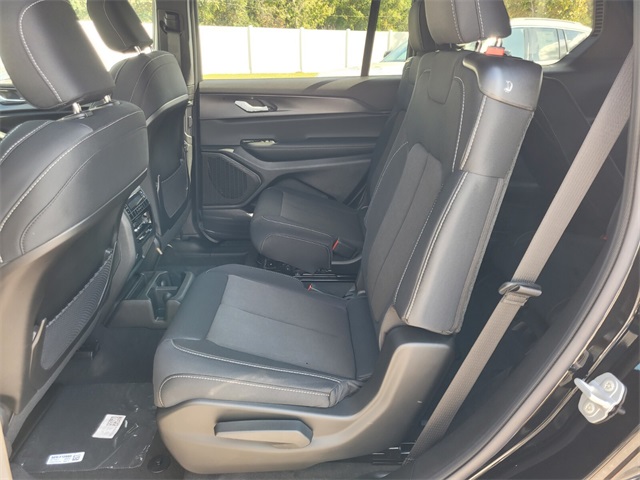 2025 Jeep Grand Cherokee Laredo X photo 4