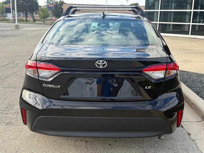 2023 Toyota Corolla LE photo 2