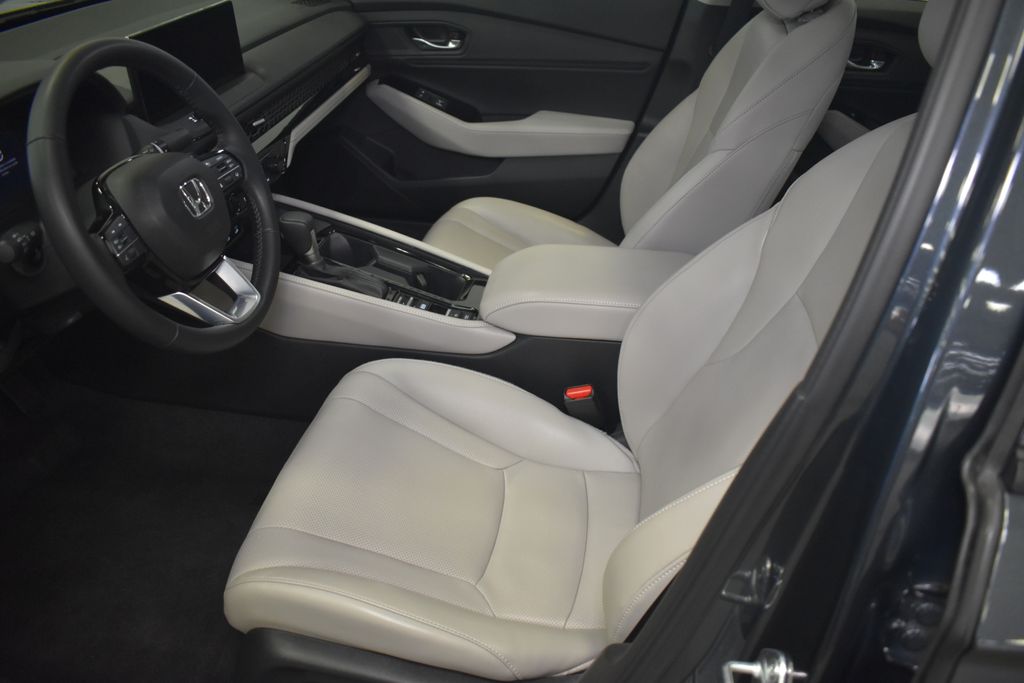 2023 Honda Accord Touring photo 23