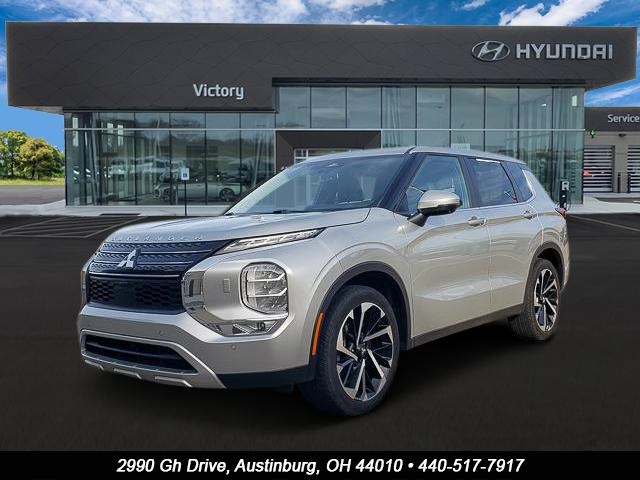 2024 Mitsubishi Outlander SE's photo