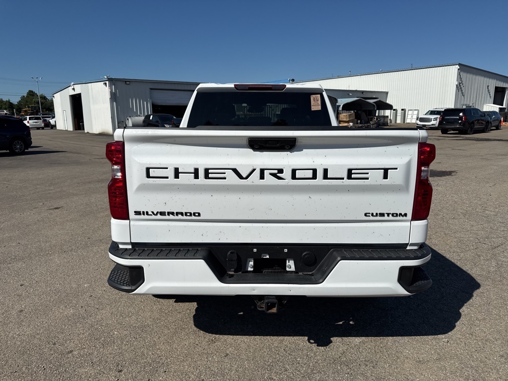 2023 Chevrolet Silverado 1500 Custom photo 3