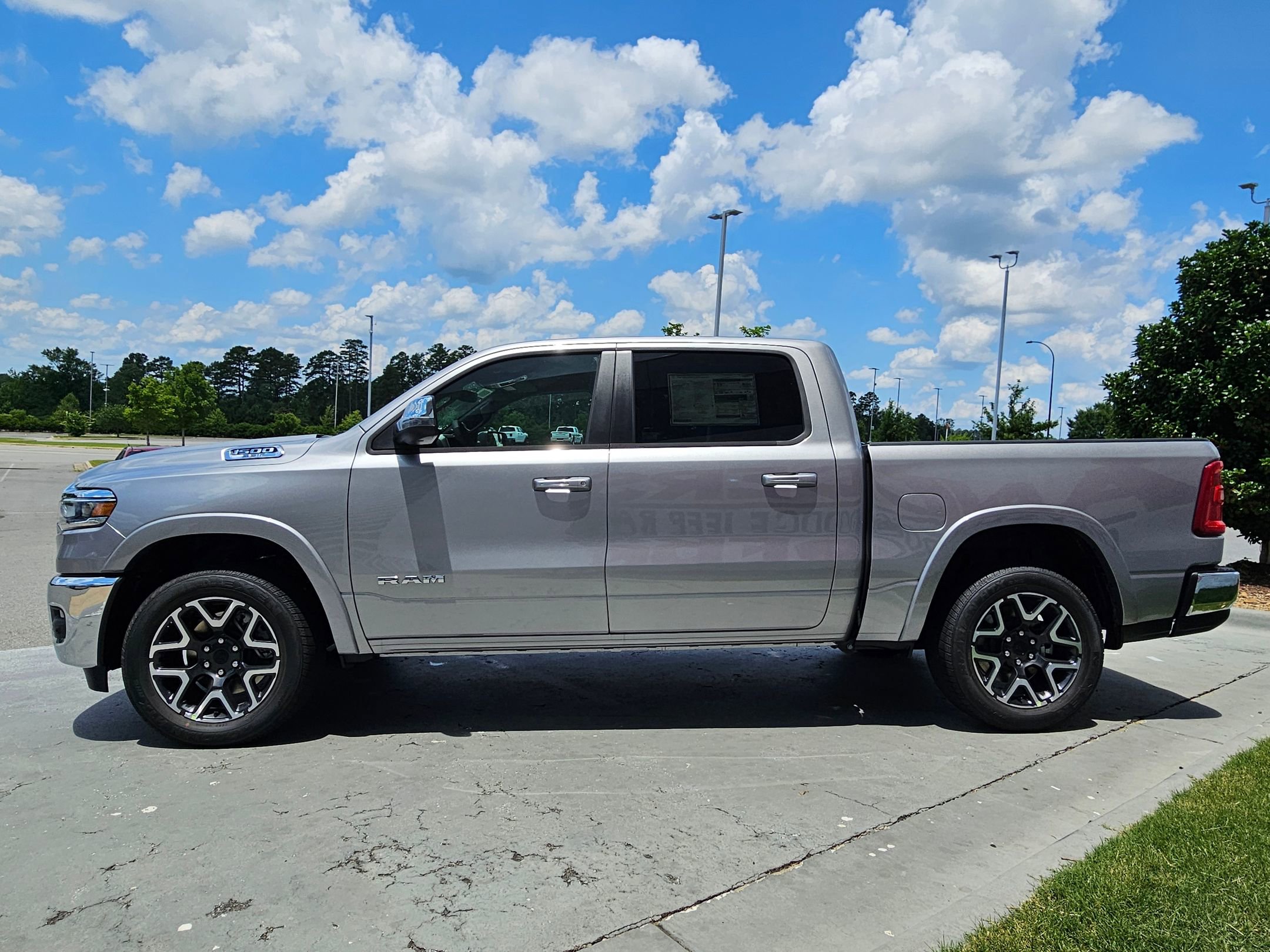 2025 Ram 1500 Laramie photo 3