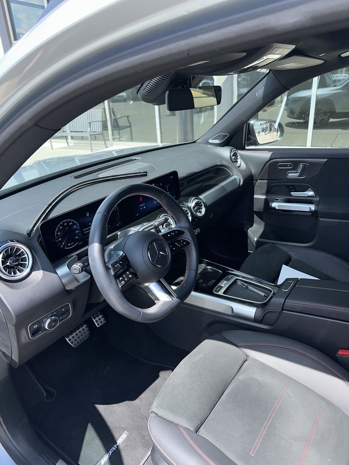 2025 Mercedes Benz GLB 250 photo 12