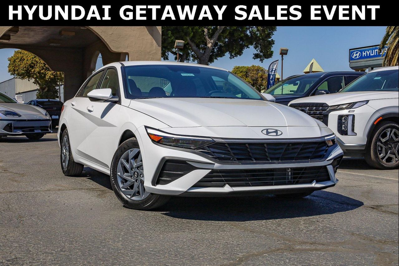 2025 Hyundai Elantra Blue's photo