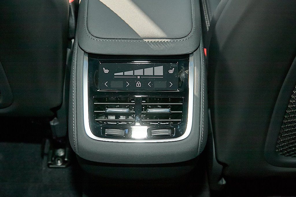 2026 VOLVO XC90 - Image 25