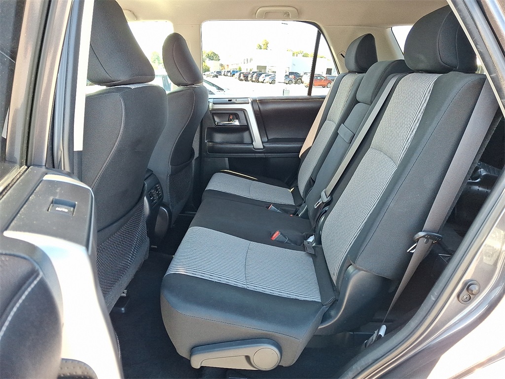 2016 Toyota 4Runner SR5 photo 11