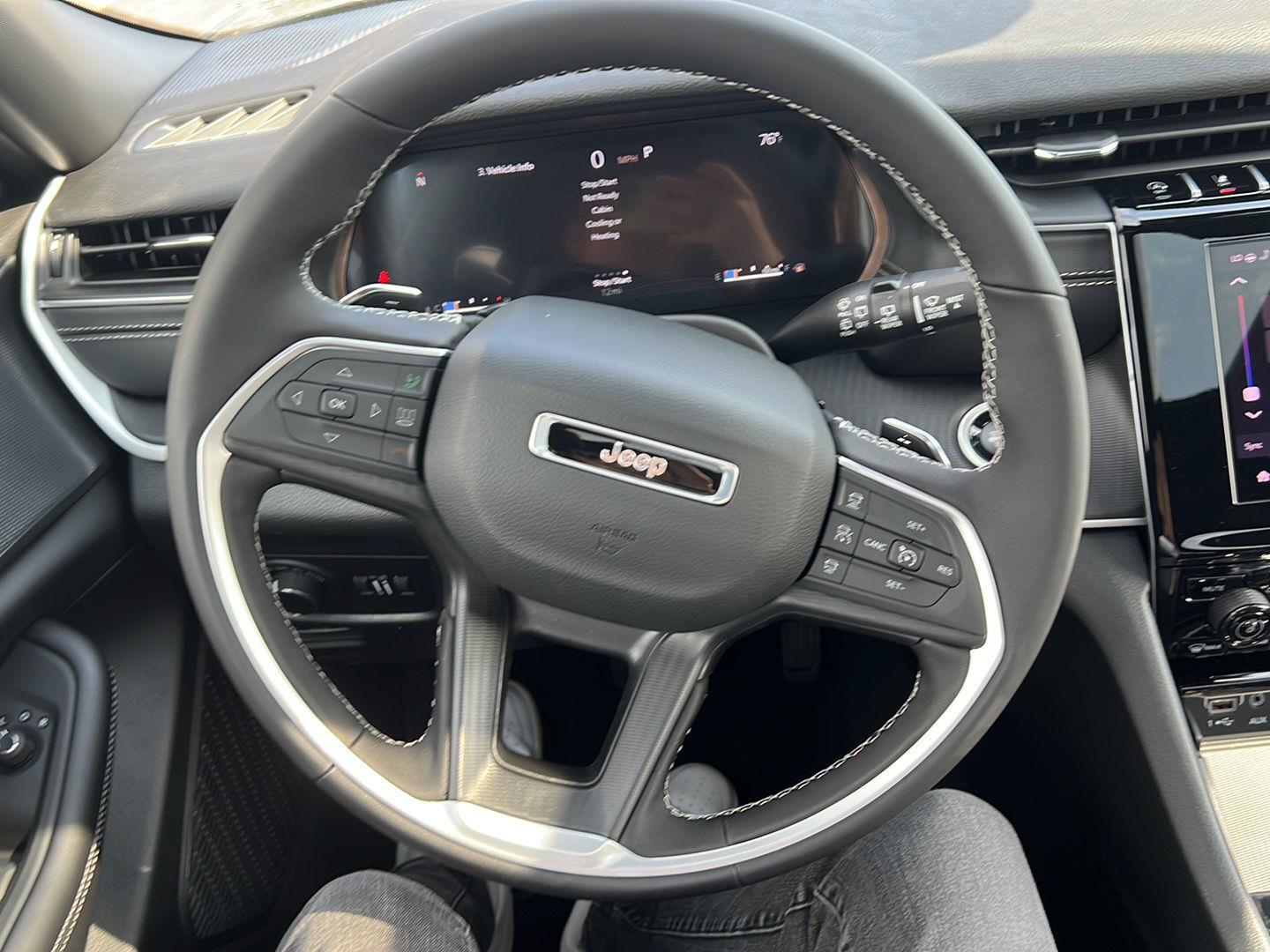 2025 Jeep Grand Cherokee Laredo X photo 12