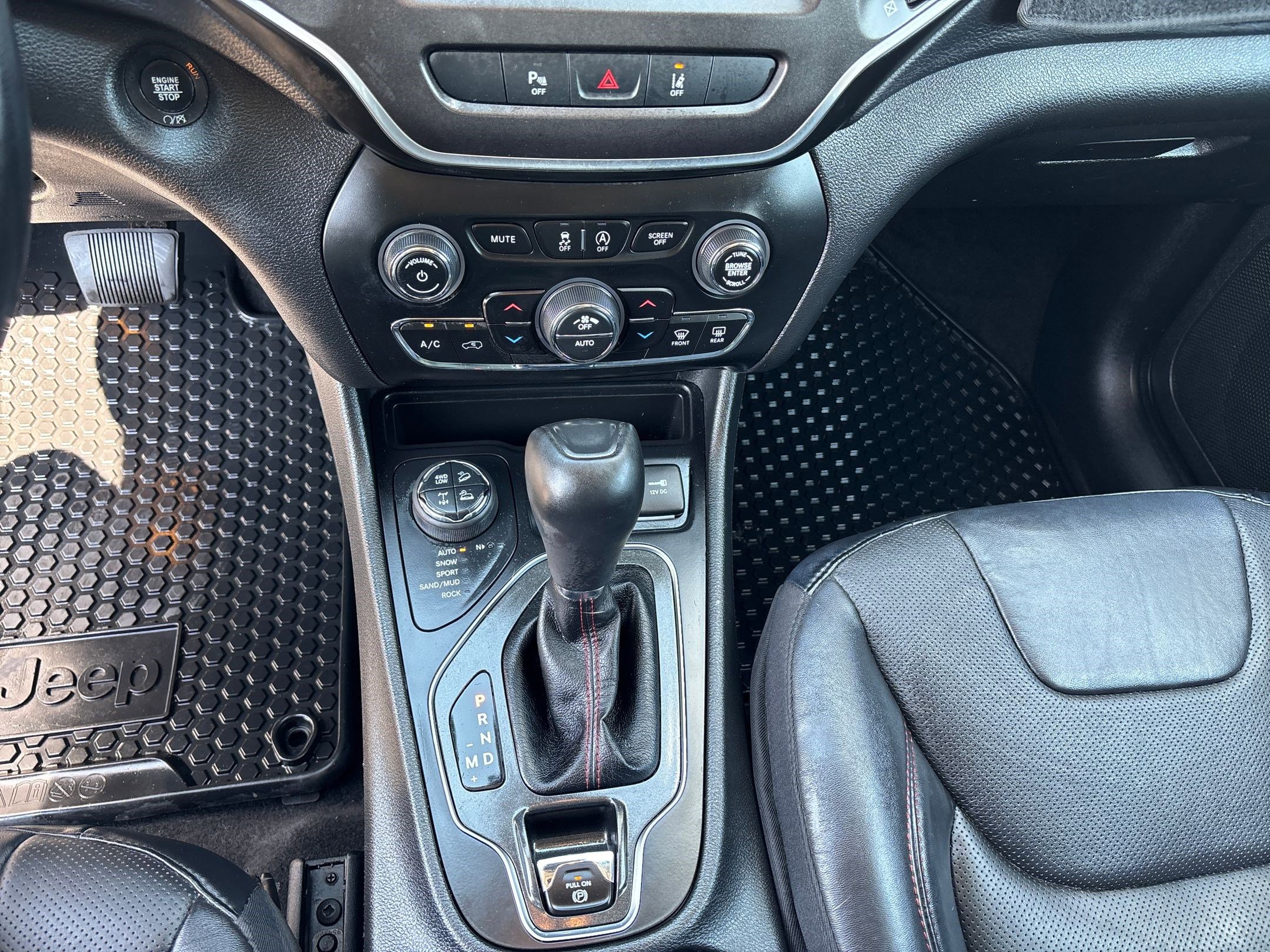 2021 Jeep Cherokee Trailhawk photo 12
