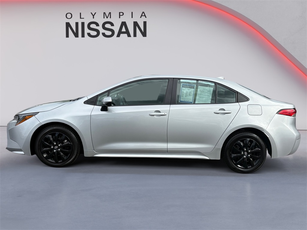2023 Toyota Corolla LE photo 2