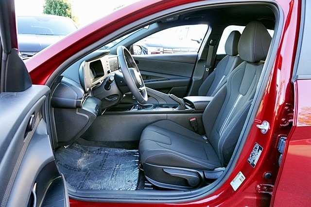 Used 2025 Red Hyundai SEL Sport image 12