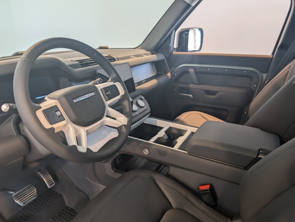 2025 Land Rover Defender 110 S photo 14