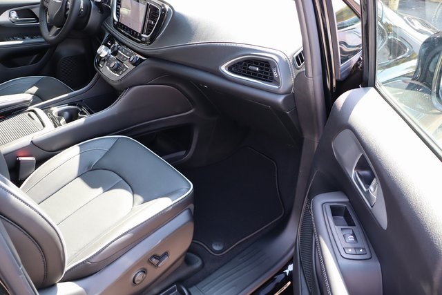 2026 Chrysler Pacifica Limited S Appearance photo 53
